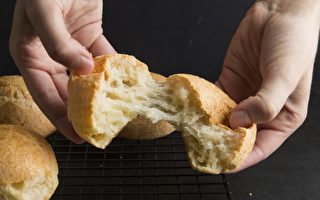 在自家厨房也很容易烤出巴西奶酪小面包