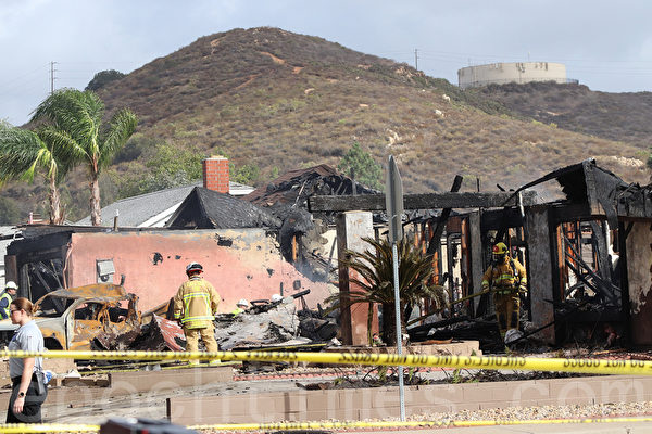 小型飛機墜毀聖地亞哥住宅區 兩人死亡
