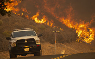 組圖：加州野火肆虐 聖芭芭拉進入緊急狀態