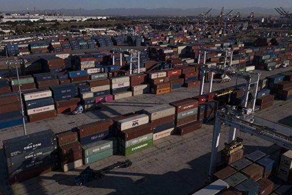 供应链危机 美最大集装箱港口积压20万货柜