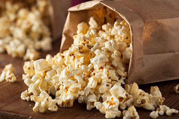 如果调味很简单，爆米花其实是相对健康的零食。(Shutterstock)
