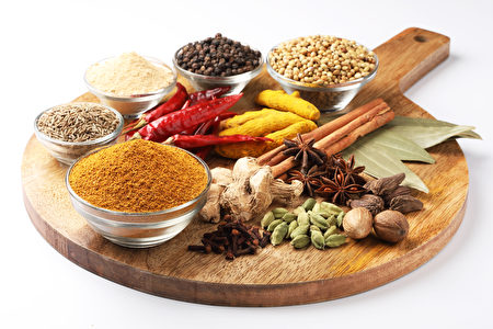 Curry,Masala,Powder,With,Ingredients,,Indian,Spice,Powder.,Selective,Focus