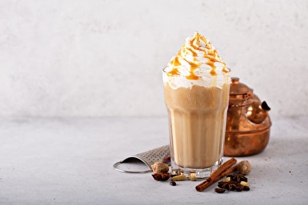 Spiced,Iced,Chai,Latte,With,Whipped,Cream,,Seasonal,Fall,Drink,Shutterstock,印度奶茶