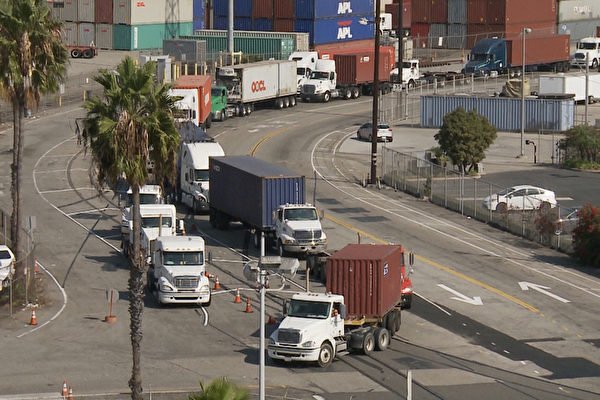 美国卡车司机缺八万 南加待卸船再创新高