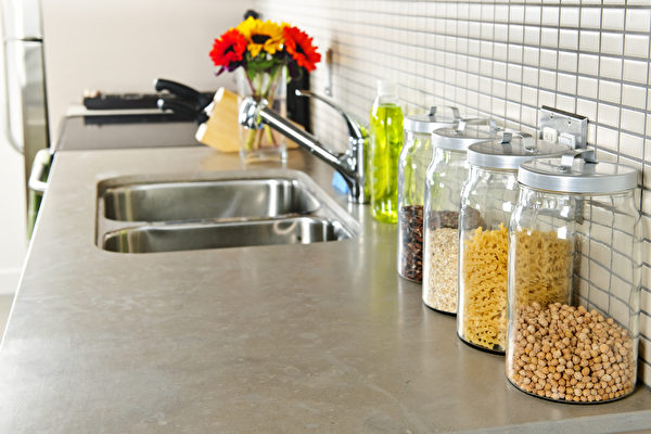 厨房是蟑螂容易出没的地方，可放置杀蟑饵剂。(Shutterstock)