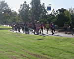 慶感恩節 加州橙縣舉辦「火雞小跑」比賽