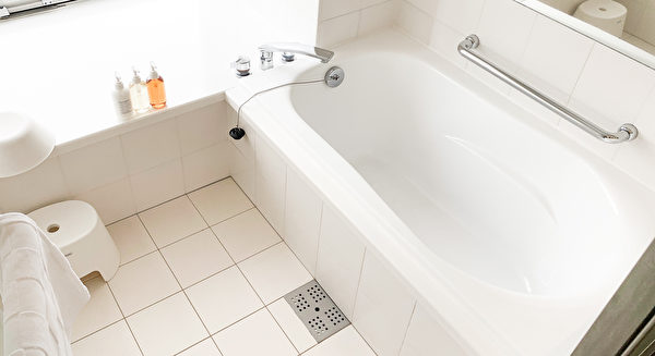 浴室是老年人容易發生意外的地點。(Shutterstock)