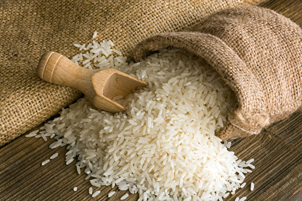 要让米吃得安心，密封后放进冰箱冷藏才是正确的做法。(Shutterstock)