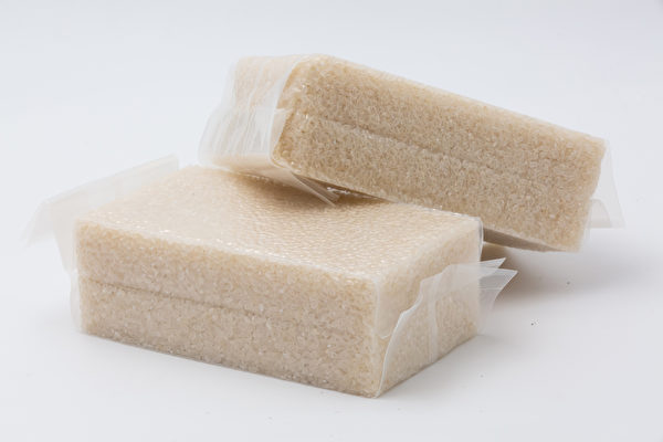 最好购买小包装且真空包装的米。(Shutterstock)