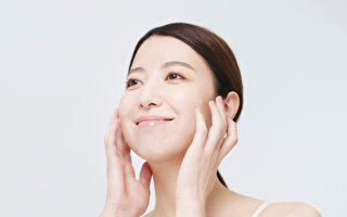 中医师教你5个秘技，快速消除脸部水肿。(Shutterstock)