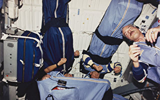 太空旅行影响视力 科学家发明防眼疾太空睡袋