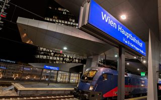 组图：维也纳与巴黎间列车回归 首班车冷清