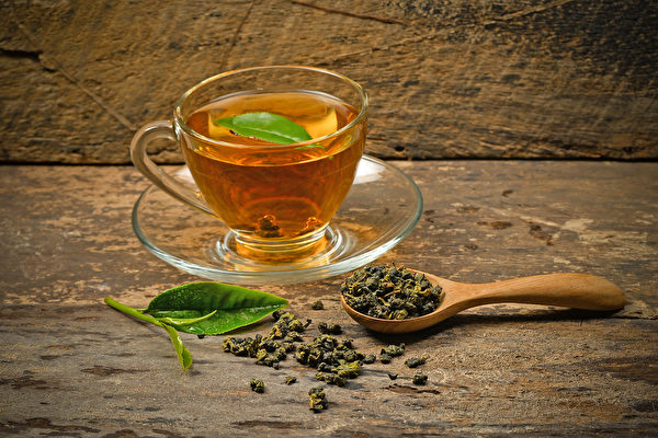 研究發現，綠茶裡的兒茶素EGCG，能抑制新冠病毒的複製。(Shutterstock)