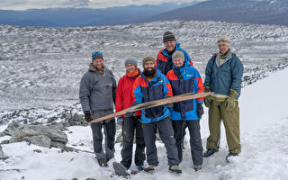 挪威高山冰層出土1300年前木質滑雪板