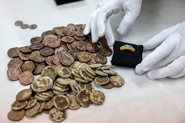 組圖：以色列發現1700年前古錢幣等文物