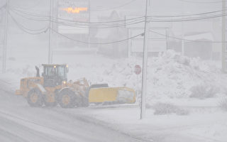 強風大雪襲擊塞拉山 80號、50號州際公路暫封閉