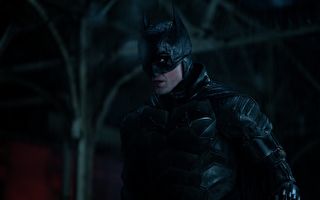 新《蝙蝠侠》释预告 蝙蝠侠联手猫女伸张正义