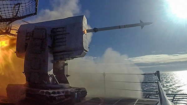 1月20日，美軍黃蜂級兩棲攻擊艦埃塞克斯號（LHD 2）在太平洋的實彈演習中發射了RIM-116 滾體。（美國海軍）