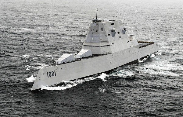 4月21日，美軍的朱姆沃爾特級驅逐艦蒙索爾號（DDG 1001）在太平洋參加無人系統集成戰鬥訓練。（美國海軍）