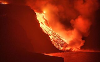 组图：摄影师记录西班牙火山喷发 历时三月
