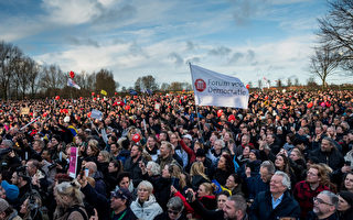 数千人抗议疫情封锁 荷兰首都出动防暴警察