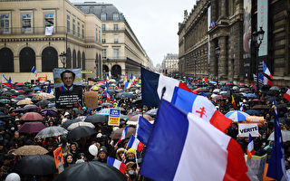 組圖：法國強推新防疫措施 逾10萬人抗議