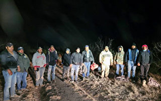 德州警長：大批非法移民正有組織偷越邊境