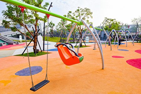 屏东市幸福共融公园暨地下停车场21日正式启用。