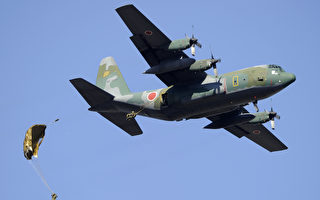 日本自卫队运输机抵汤加 援赠2.6吨饮用水