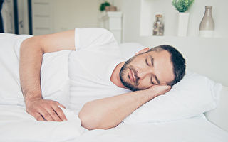 正確睡姿降失智風險？研究：側睡能清大腦廢物