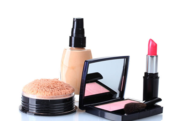 研究467種化妝品的細菌和真菌污染情況，發現其中90%含有潛在的致命細菌。(Shutterstock)