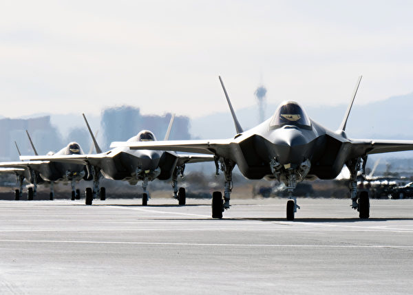 1月28日，美國空軍第388戰鬥機聯隊第421戰鬥機中隊的F-35A閃電II在內華達州內利斯空軍基地，進行大規模作戰演習期間。（美國空軍）