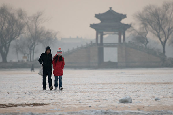 中国人口断崖式下跌 北京盯上未婚青少年