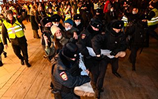 俄羅斯61城出現反戰抗議 逾1840人被捕