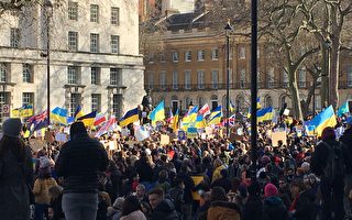 英國丹麥數千人集會聲援烏克蘭
