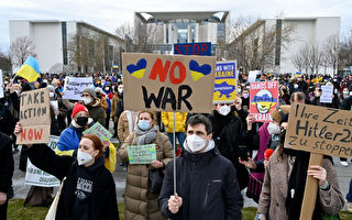 德国多城现大规模集会反对战争 声援乌克兰
