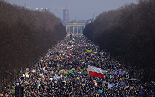 組圖：數十萬人柏林示威 抗議俄羅斯侵烏克蘭