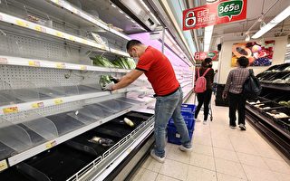 【疫情3.1】香港疫情恶化致超市早关市民抢购