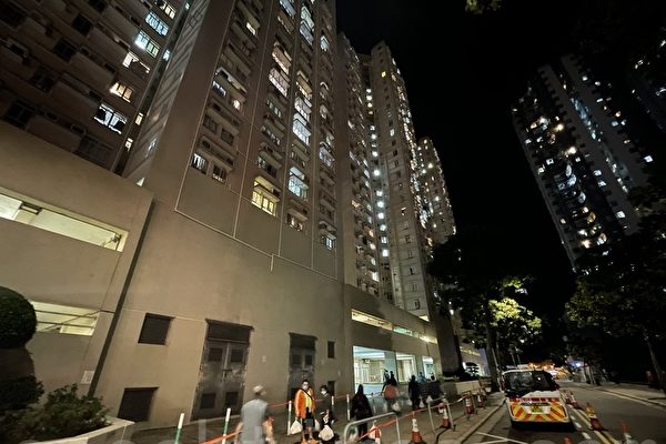組圖：香港怡翠苑兩大樓爆疫情 遭封區強檢