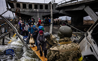 组图：乌克兰伊尔平居民在战火下撤离