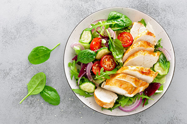 蛋白质在增肌减脂里是最重要的营养素，只是多数人都吃不够。(Shutterstock)