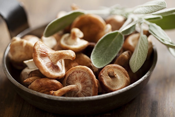 七種天然營養素和食物，有助於增強你的免疫力。(Shutterstock)
