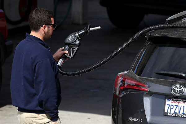 加州應對高油價 每位車主或最高領800元補貼