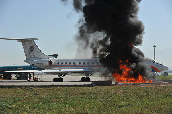 飞机出现事故多数不用慌，危机时掌握4方法自救。(Shutterstock)