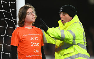環保示威者堵截油庫 英國多家加油站沒油
