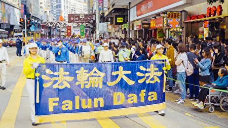 吴家玮拍摄2018年三亿退党香港游行。