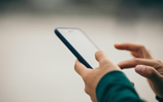 手机、电脑的无线辐射会对身体健康带来损害。(Shutterstock)
