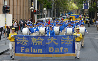 组图：悉尼法轮功学员游行庆大法洪传30周年
