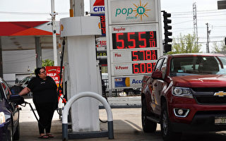 美国油价续涨 又有两州升至每加仑5美元