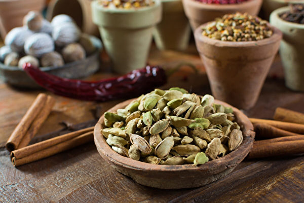 小豆蔻是印度料理的主力军，通常被认为是 “香料女王”。(Shutterstock)